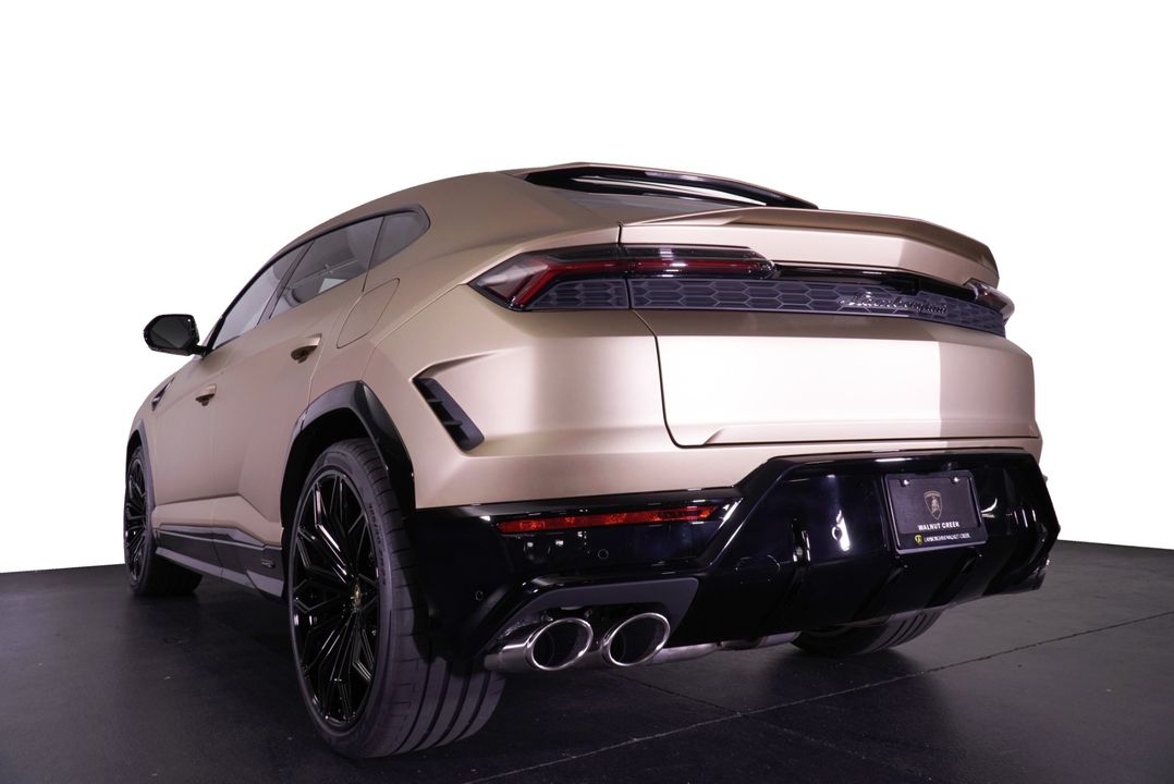 2025 Lamborghini Urus SE