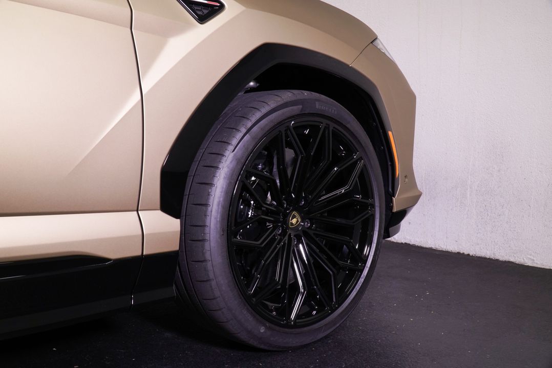 2025 Lamborghini Urus SE