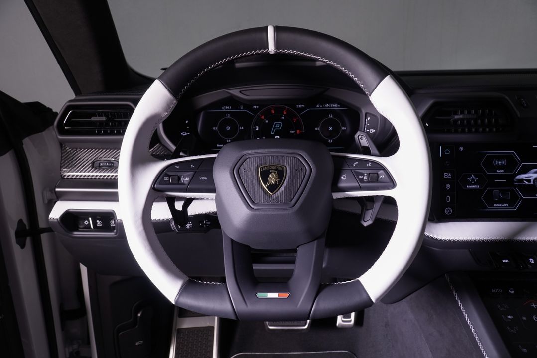 2025 Lamborghini Urus SE