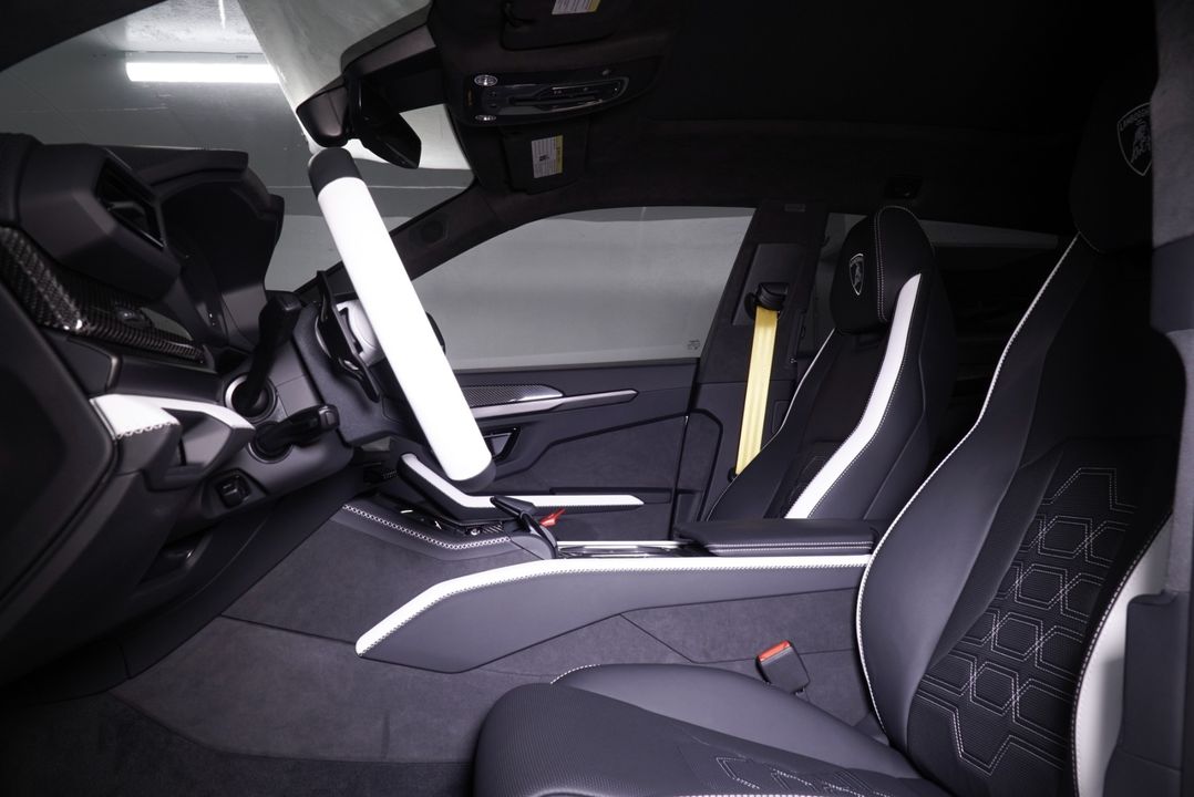 2025 Lamborghini Urus SE