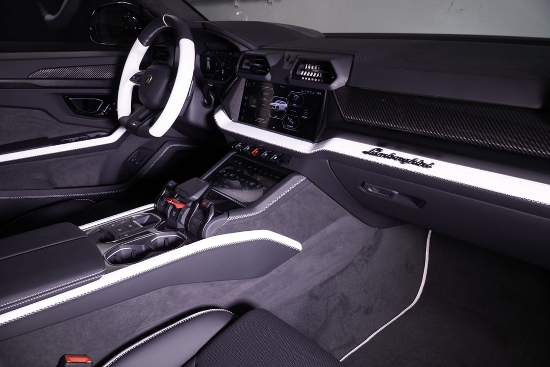2025 Lamborghini Urus SE