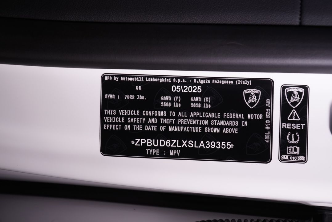 2025 Lamborghini Urus SE
