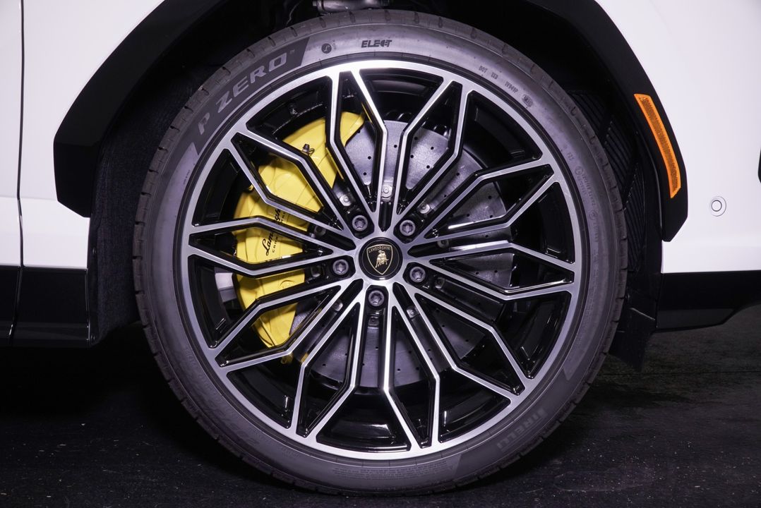 2025 Lamborghini Urus SE