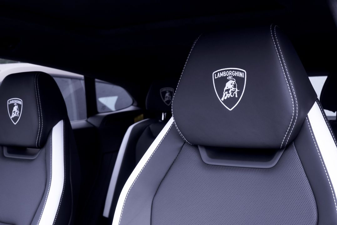 2025 Lamborghini Urus SE