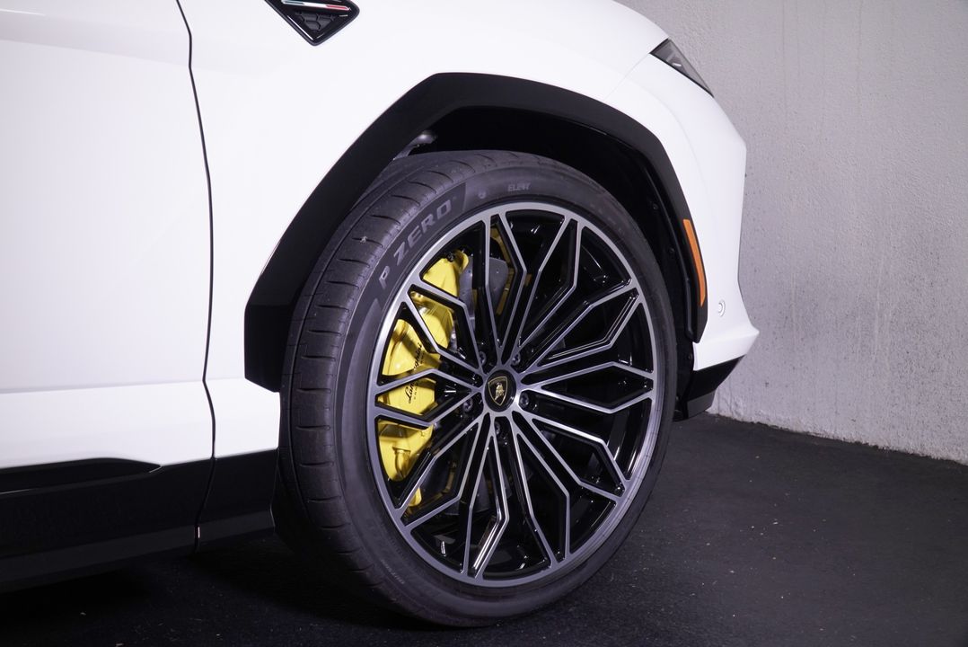 2025 Lamborghini Urus SE