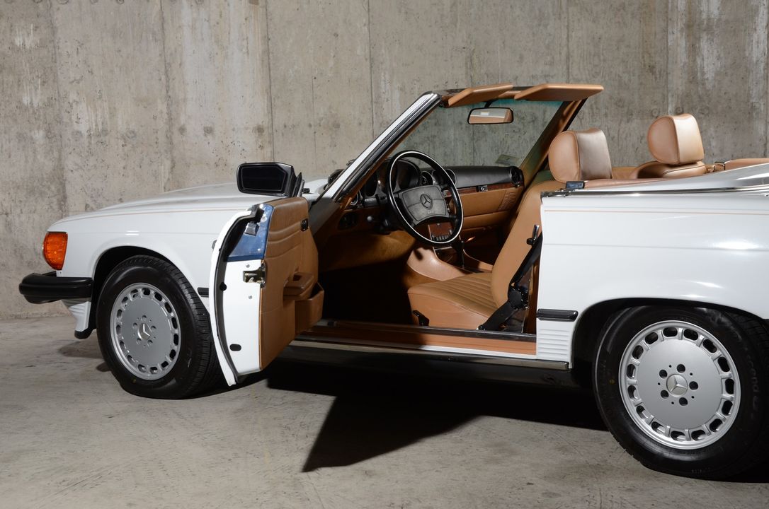 1987 Mercedes-Benz 560-Class