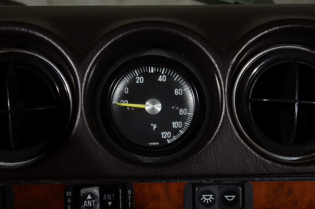 1987 Mercedes-Benz 560-Class