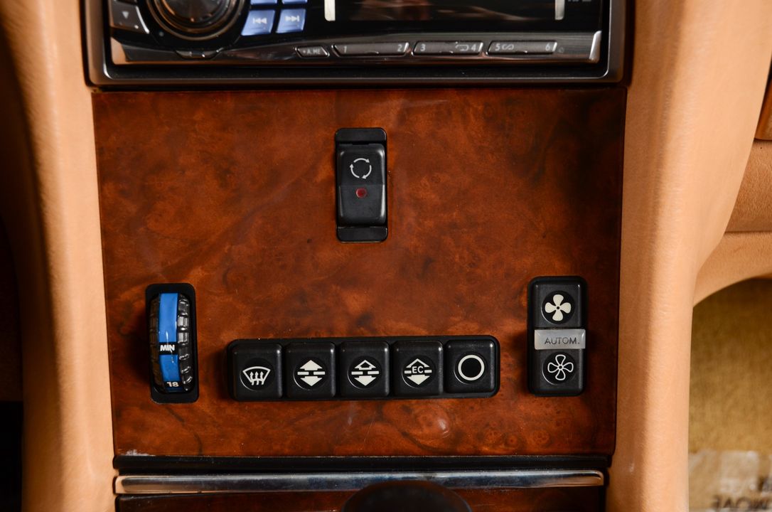 1987 Mercedes-Benz 560-Class