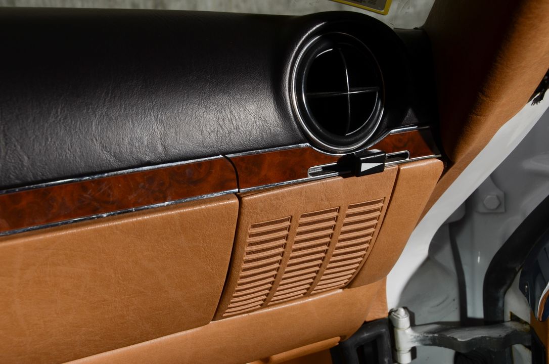 1987 Mercedes-Benz 560-Class