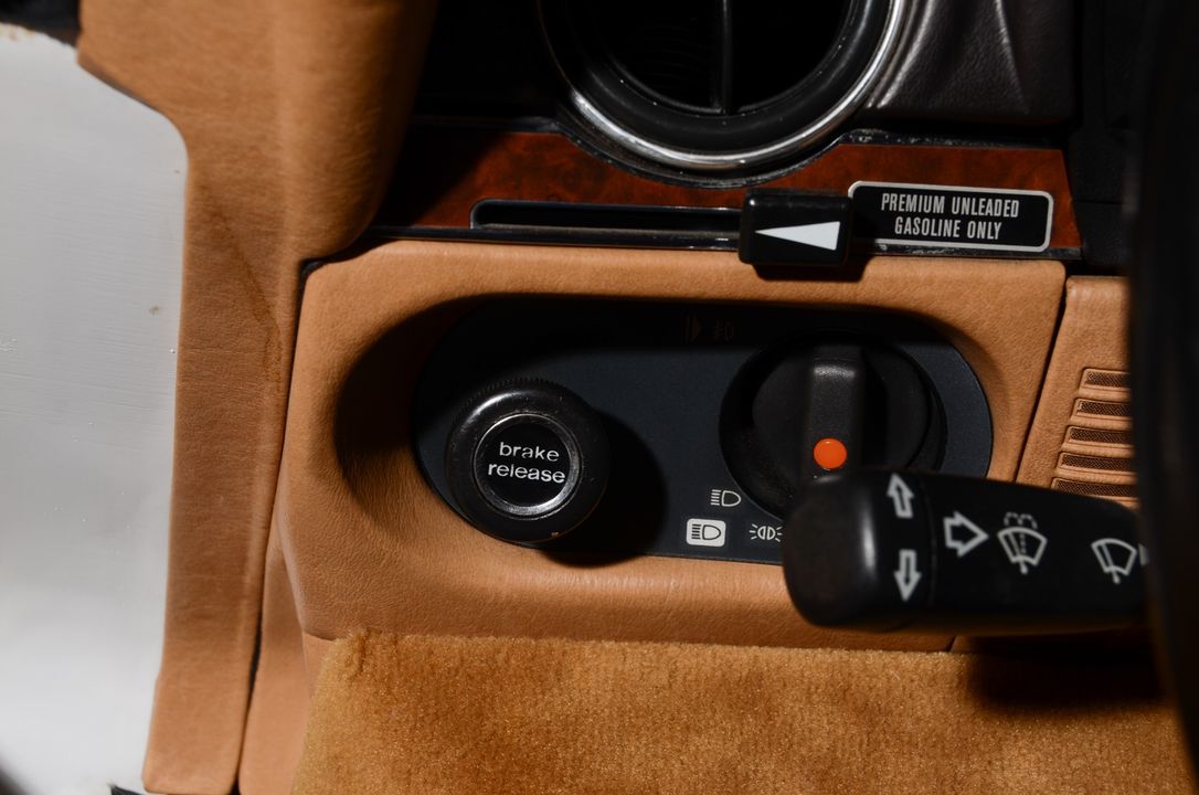 1987 Mercedes-Benz 560-Class