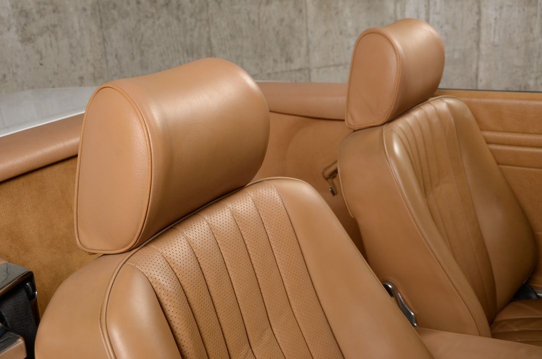 1987 Mercedes-Benz 560-Class