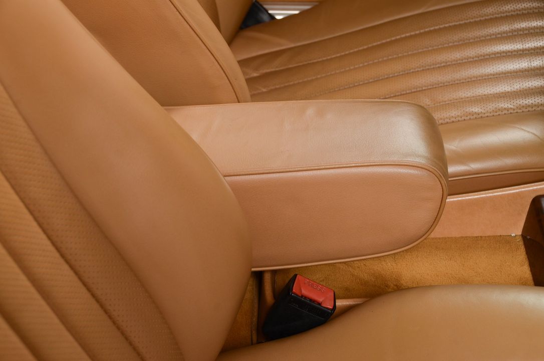 1987 Mercedes-Benz 560-Class