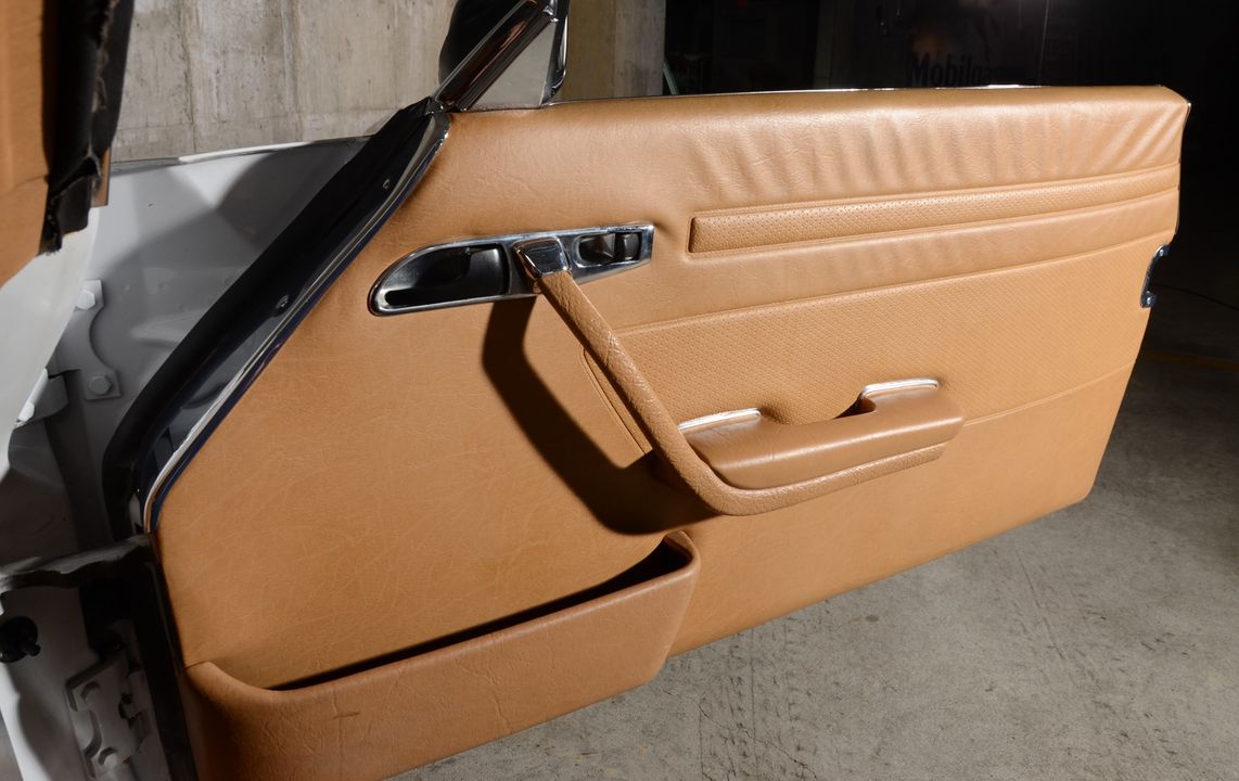 1987 Mercedes-Benz 560-Class