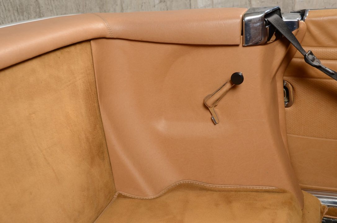 1987 Mercedes-Benz 560-Class