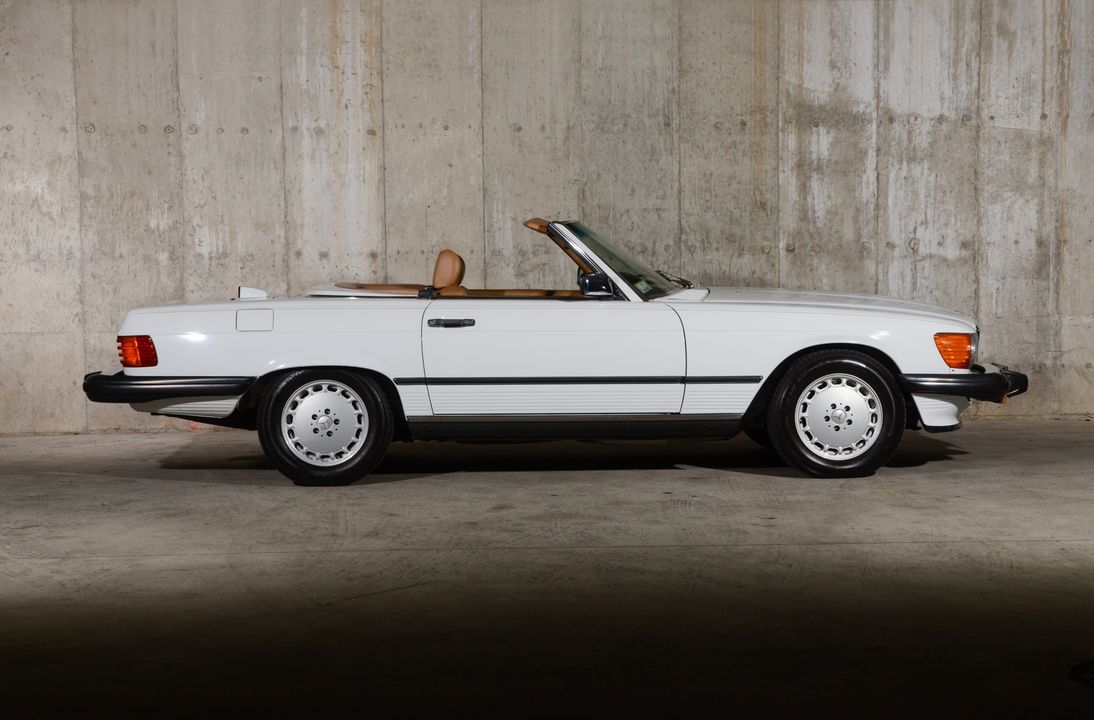 1987 Mercedes-Benz 560-Class