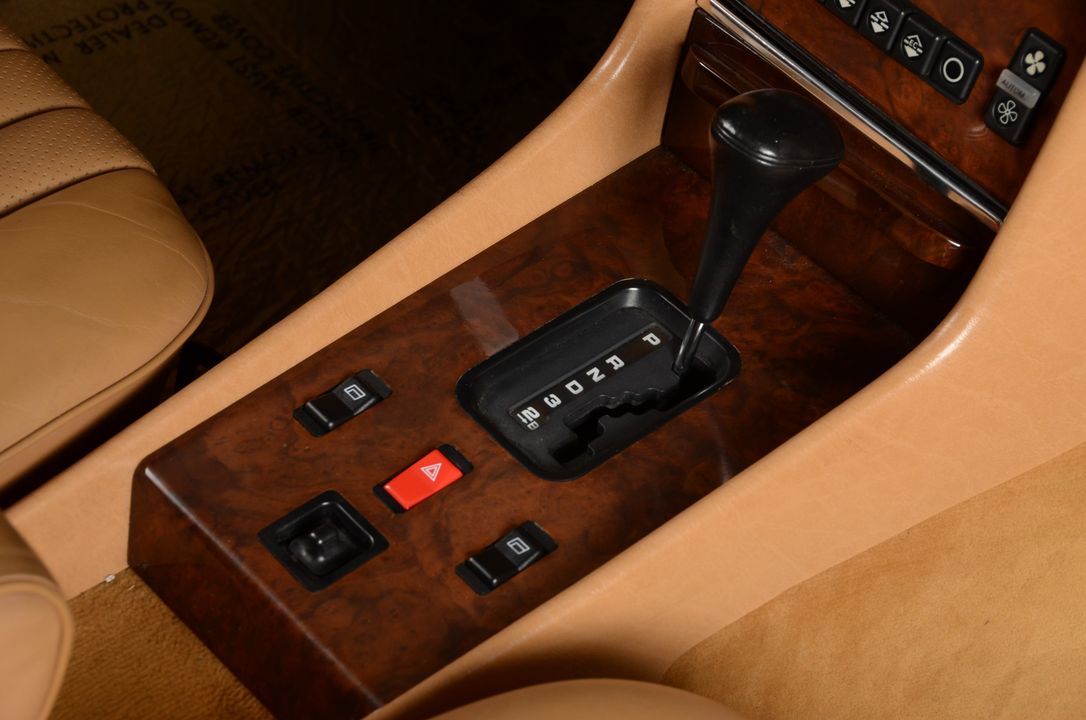 1987 Mercedes-Benz 560-Class