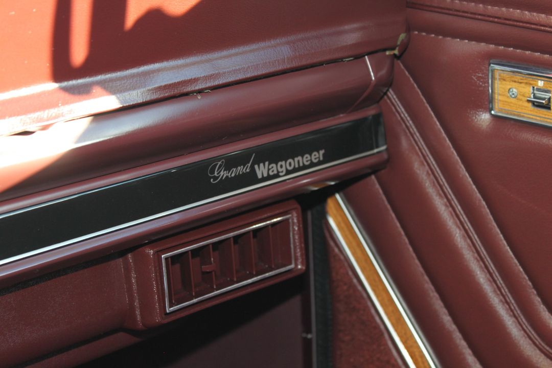 1989 Jeep Grand Wagoneer