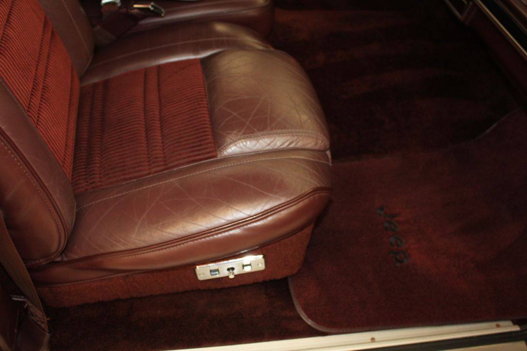 1989 Jeep Grand Wagoneer