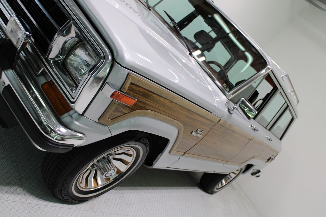 1986 Jeep Grand Wagoneer 4WD
