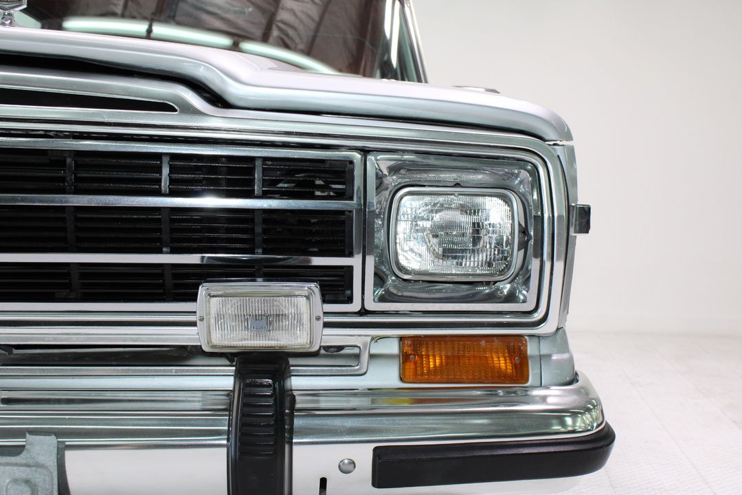 1986 Jeep Grand Wagoneer 4WD