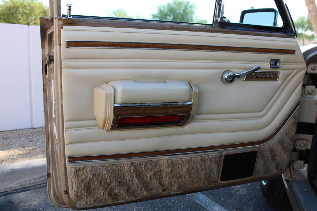 1990 Jeep Grand Wagoneer