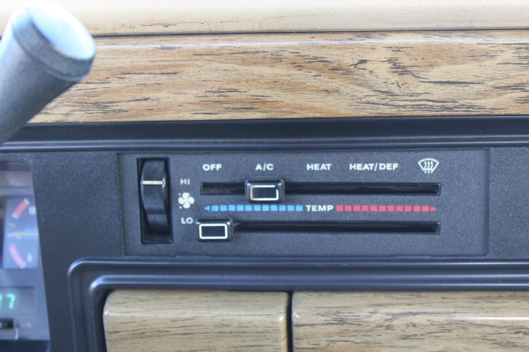 1990 Jeep Grand Wagoneer