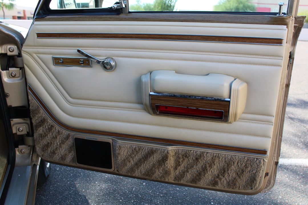 1990 Jeep Grand Wagoneer