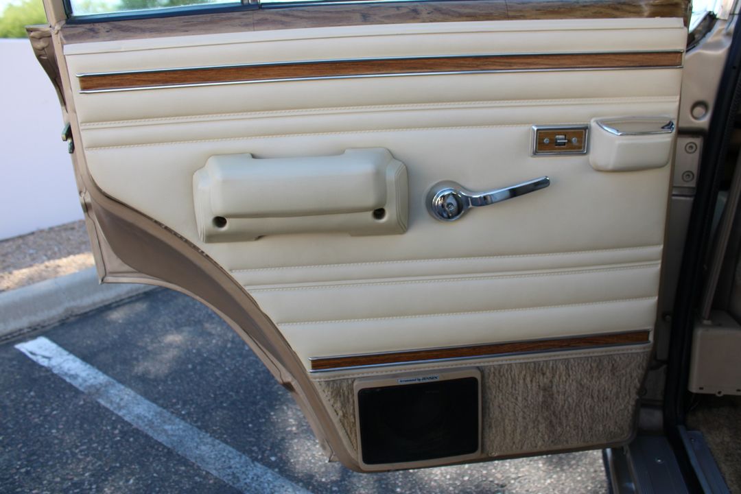 1990 Jeep Grand Wagoneer