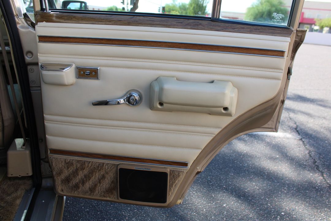 1990 Jeep Grand Wagoneer