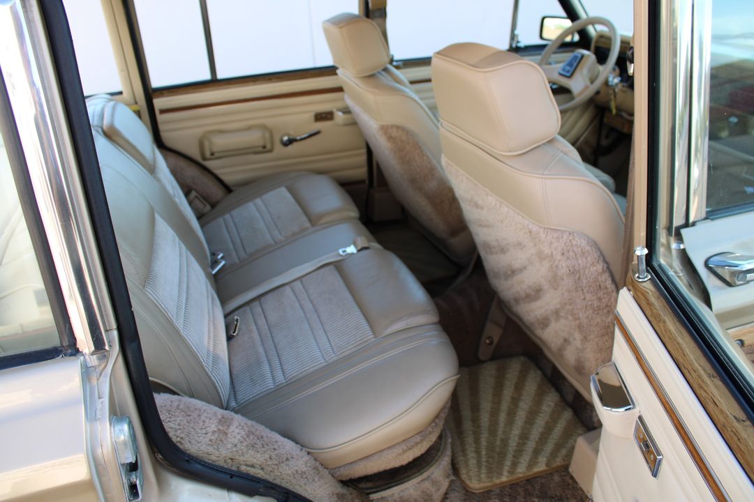 1990 Jeep Grand Wagoneer