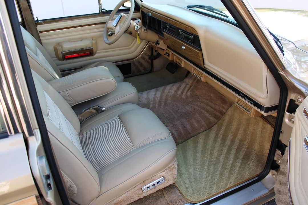 1990 Jeep Grand Wagoneer