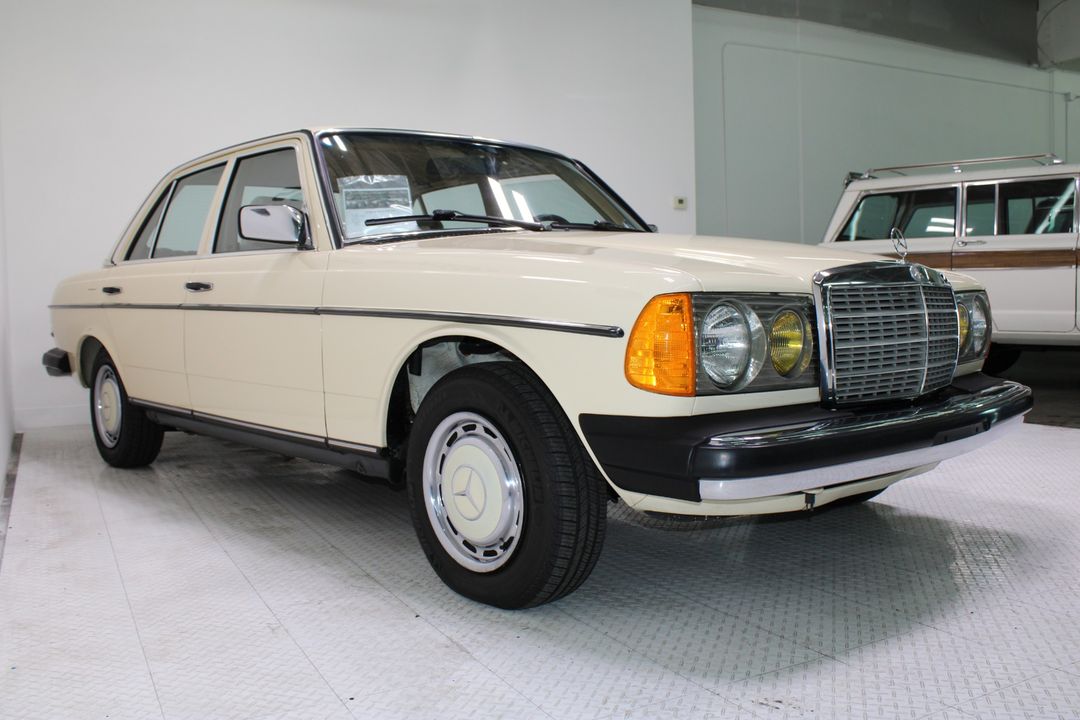 1983 Mercedes-Benz 240 Series