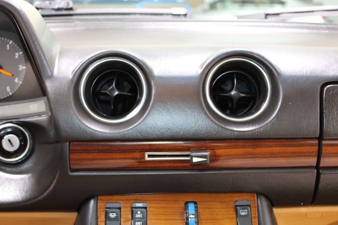 1983 Mercedes-Benz 240 Series