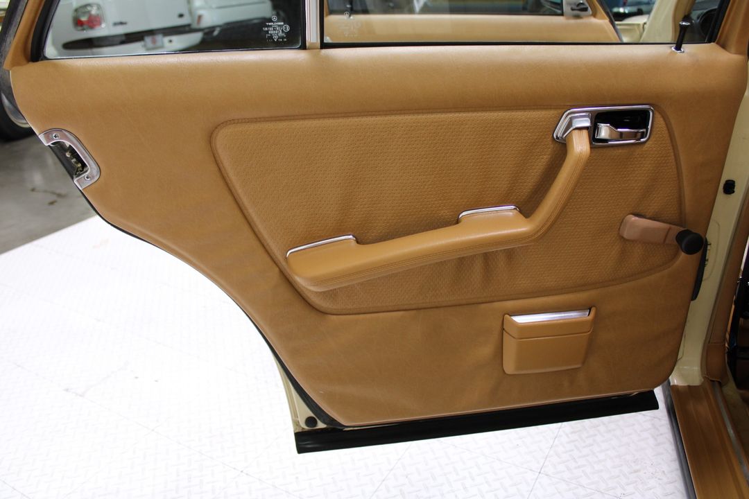 1983 Mercedes-Benz 240 Series