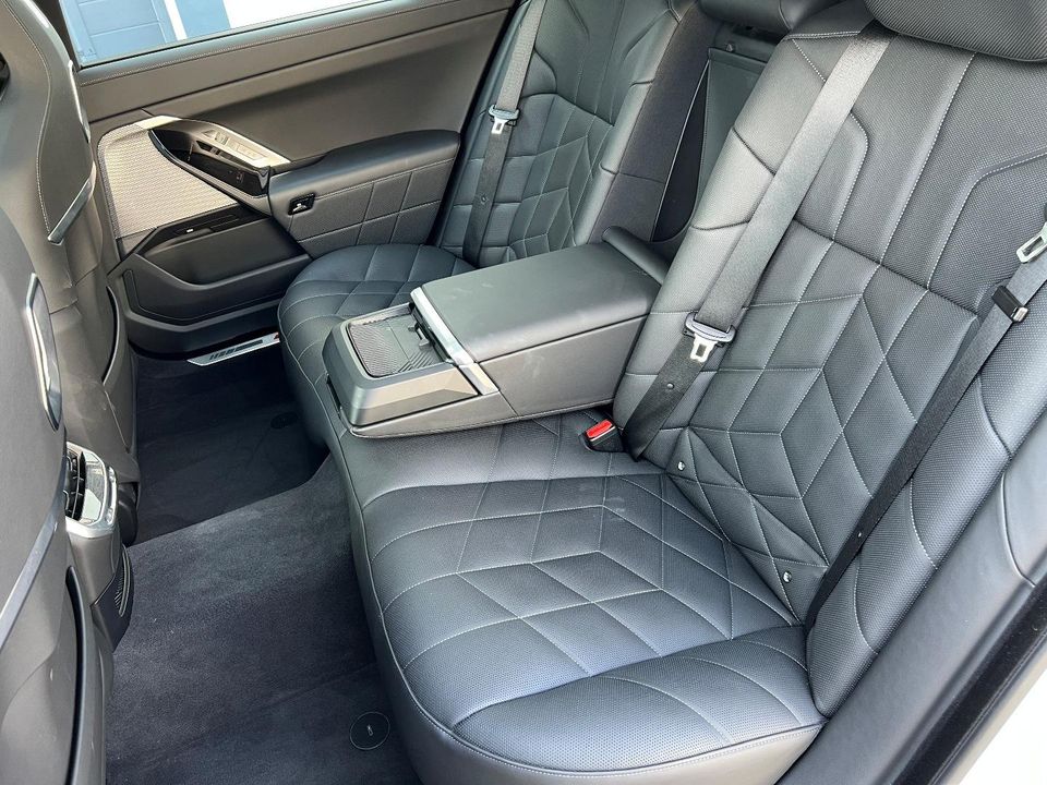 2024 BMW 740