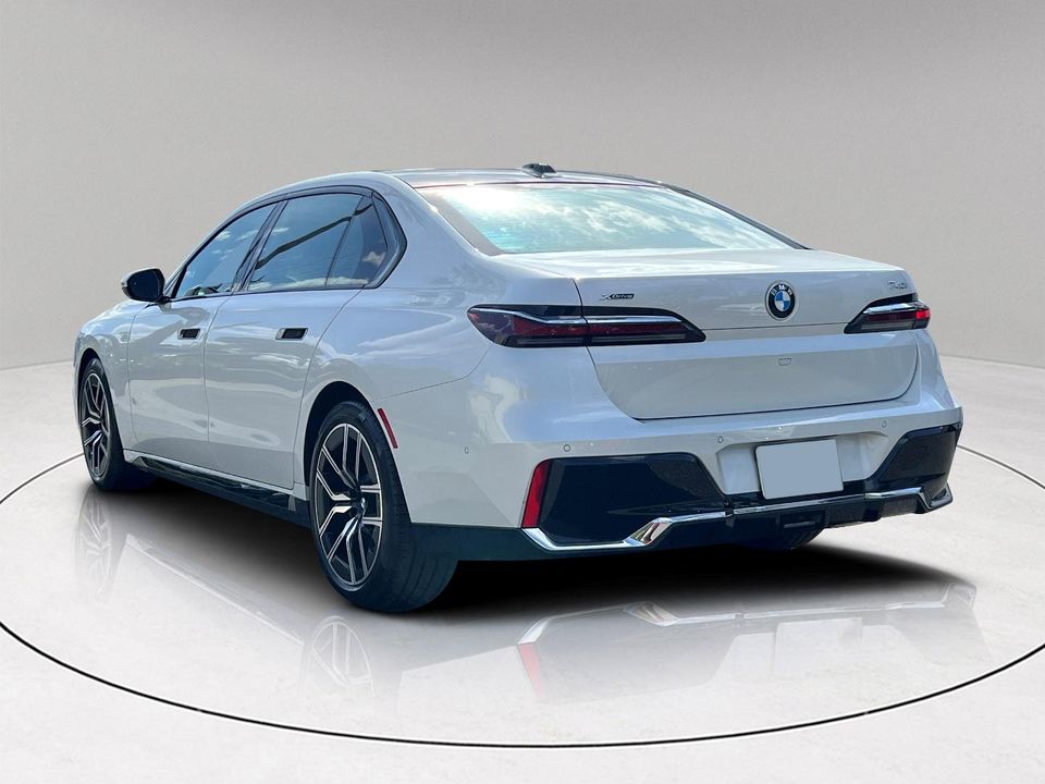 2024 BMW 740