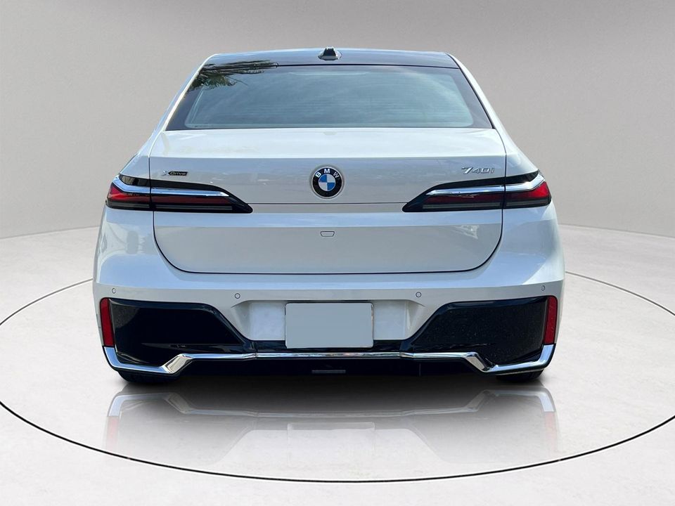 2024 BMW 740