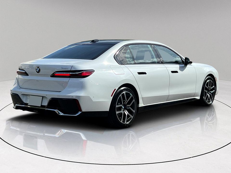 2024 BMW 740