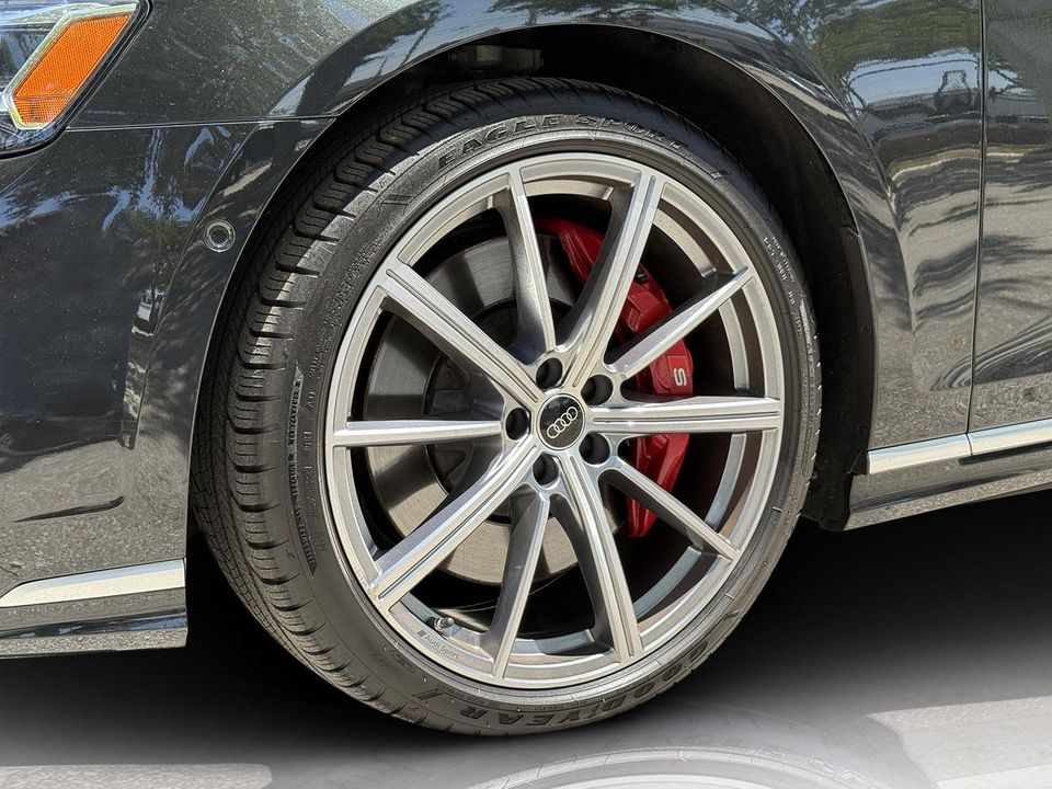 2023 AUDI S8