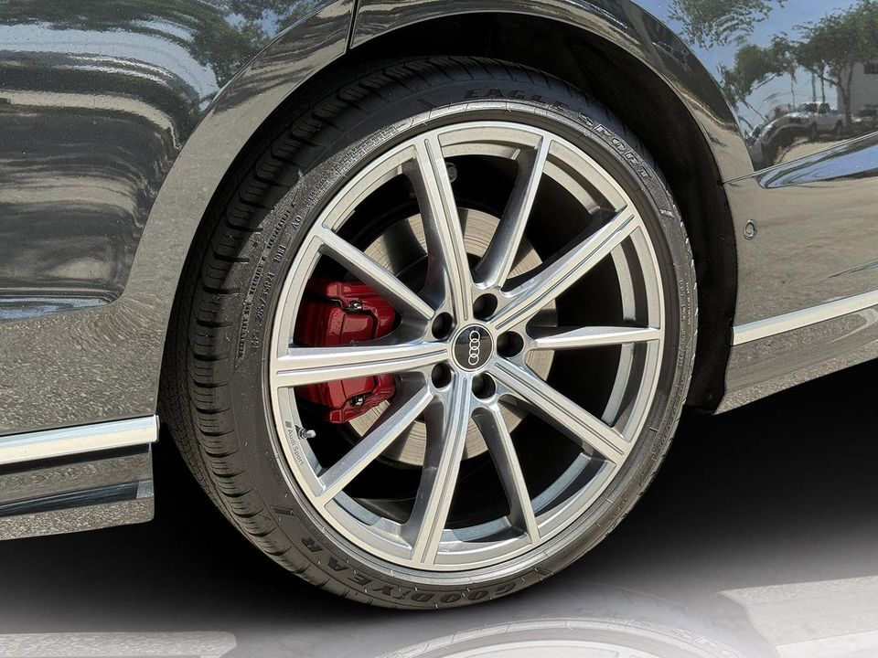 2023 AUDI S8
