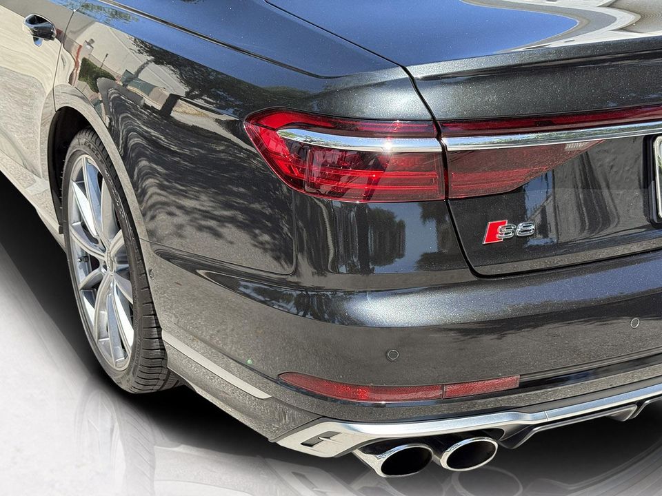2023 AUDI S8