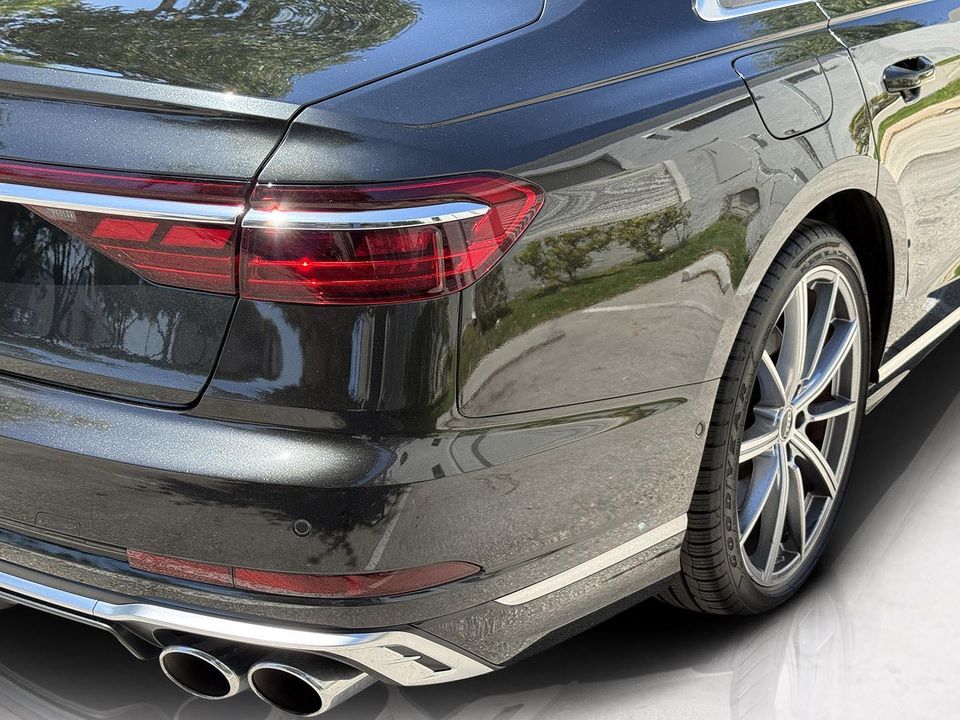 2023 AUDI S8