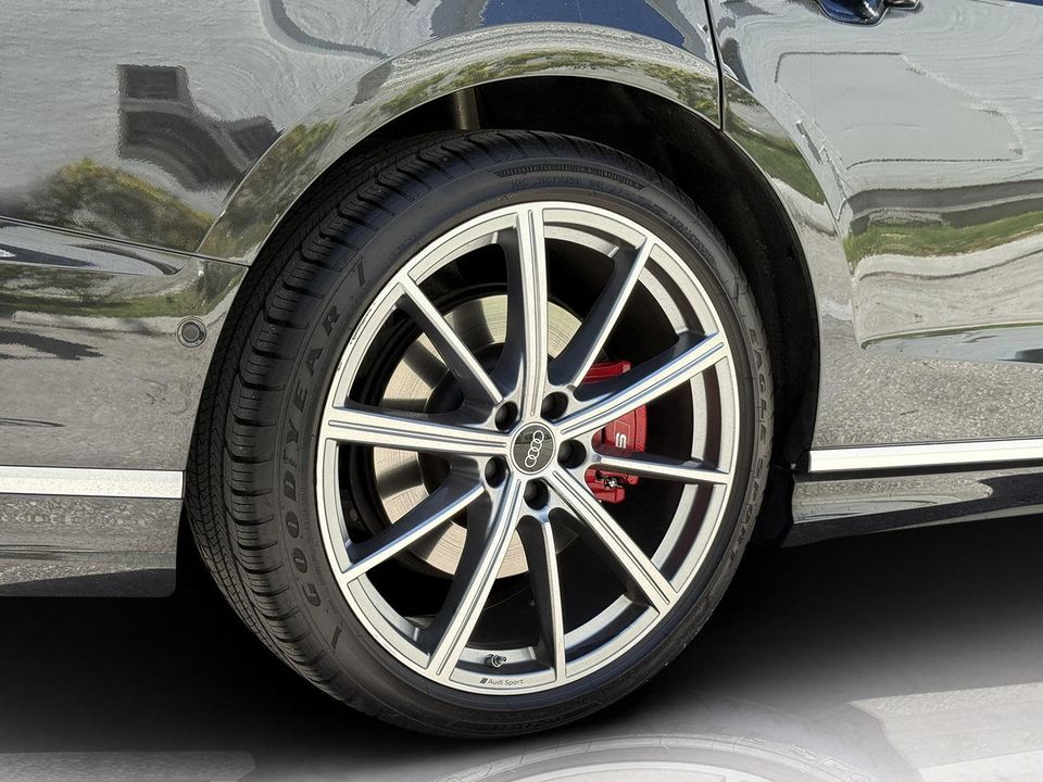 2023 AUDI S8