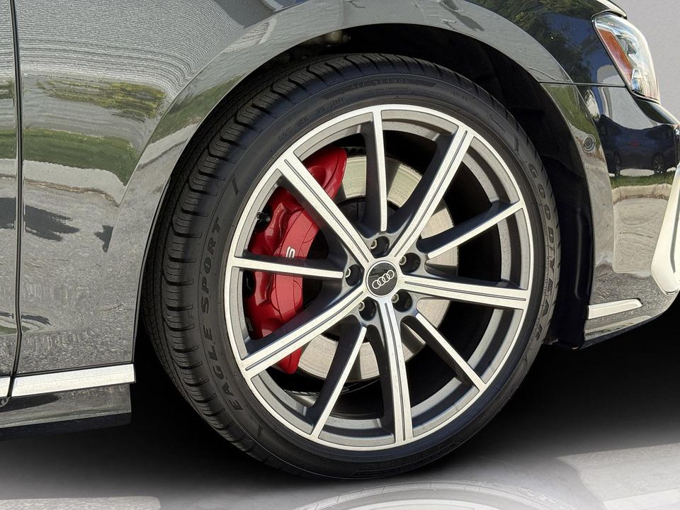 2023 AUDI S8