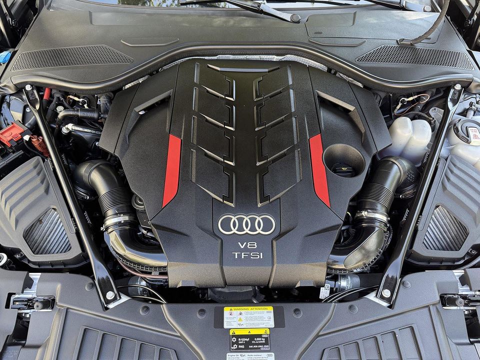 2023 AUDI S8