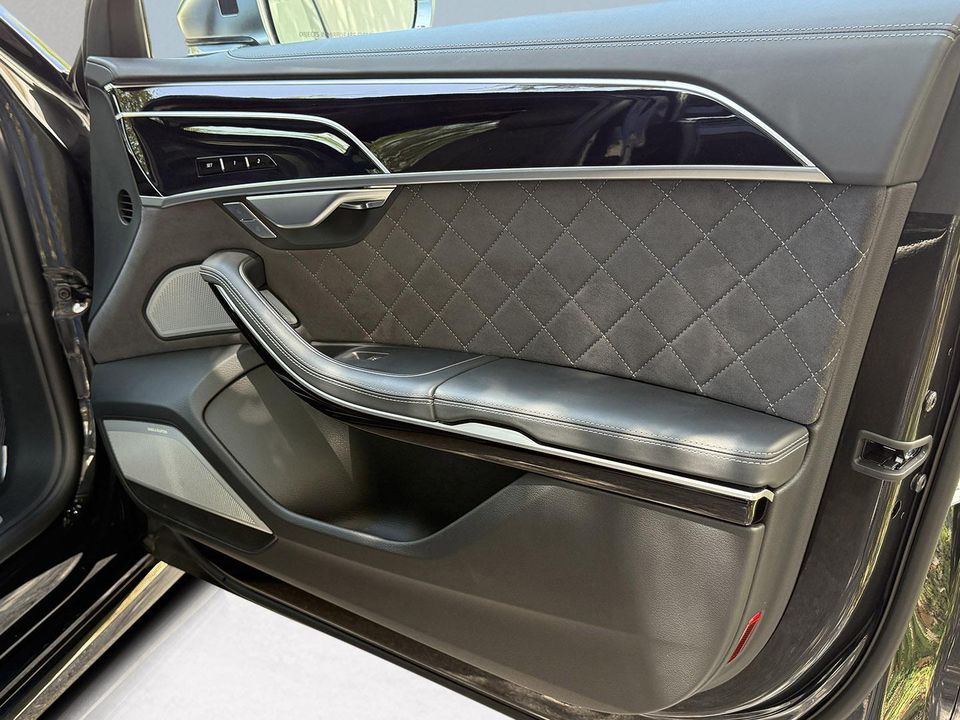 2023 AUDI S8
