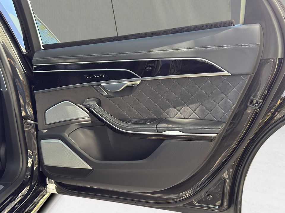 2023 AUDI S8