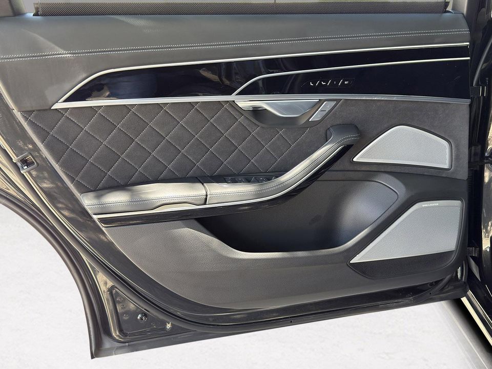 2023 AUDI S8