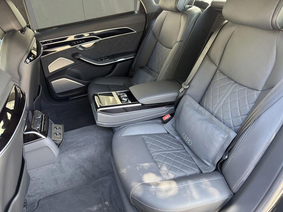 2023 AUDI S8