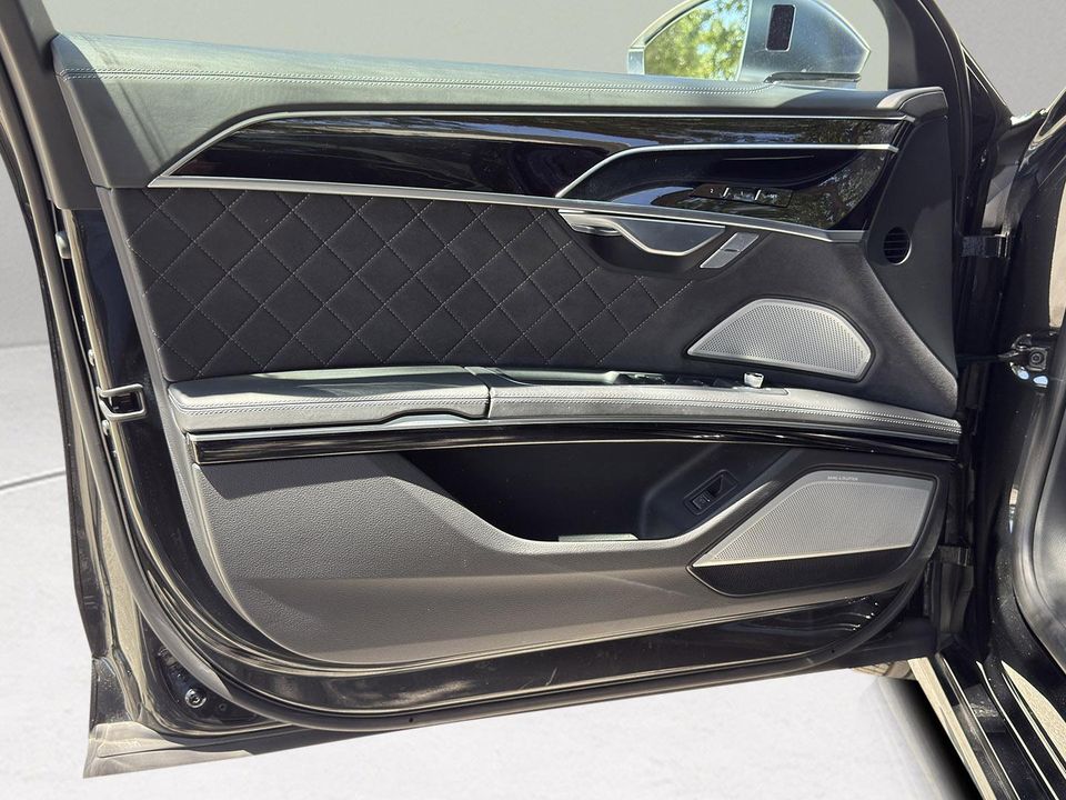 2023 AUDI S8